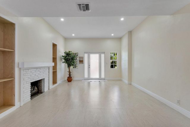 921 SW 17th St, Fort Lauderdale, FL 33315