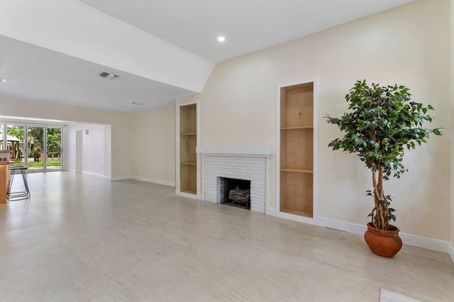 921 SW 17th St, Fort Lauderdale, FL 33315