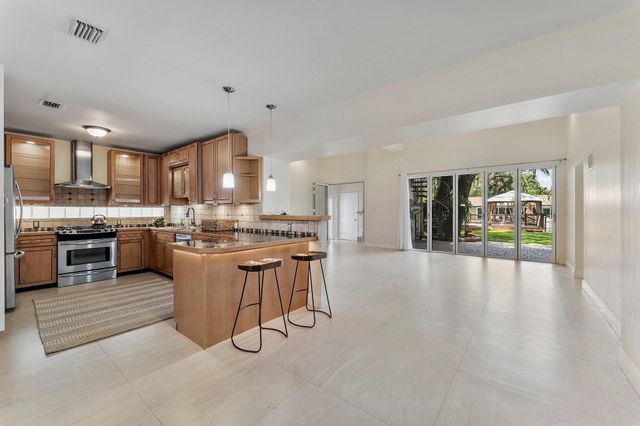 921 SW 17th St, Fort Lauderdale, FL 33315