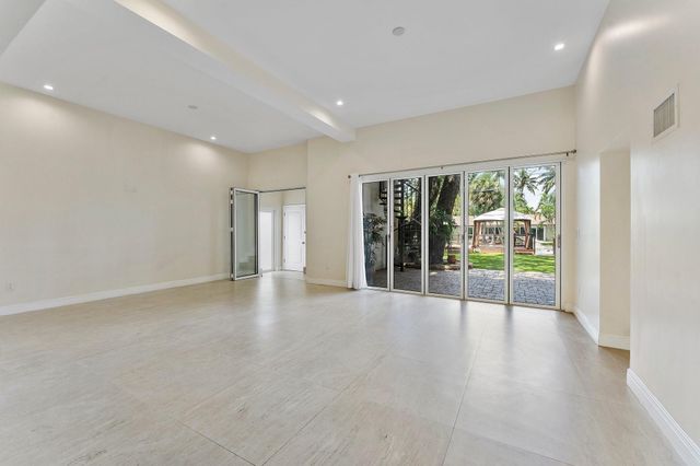 921 SW 17th St, Fort Lauderdale, FL 33315