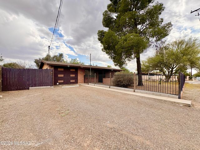 6060 E 2nd Street, Tucson, AZ 85711