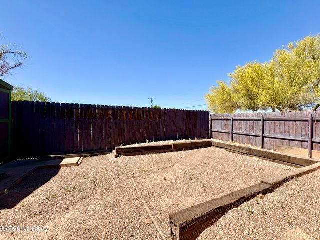 6060 E 2nd Street, Tucson, AZ 85711