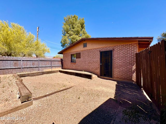 6060 E 2nd Street, Tucson, AZ 85711