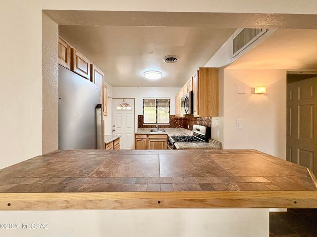 6060 E 2nd Street, Tucson, AZ 85711