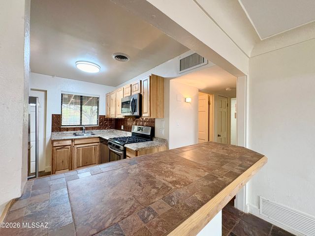 6060 E 2nd Street, Tucson, AZ 85711