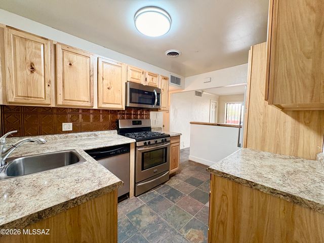 6060 E 2nd Street, Tucson, AZ 85711