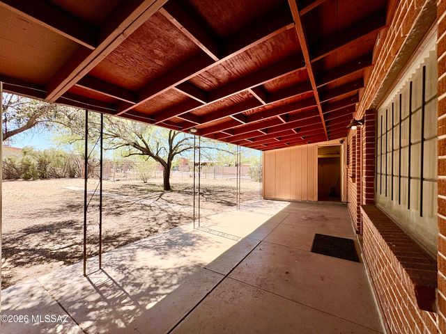 6060 E 2nd Street, Tucson, AZ 85711