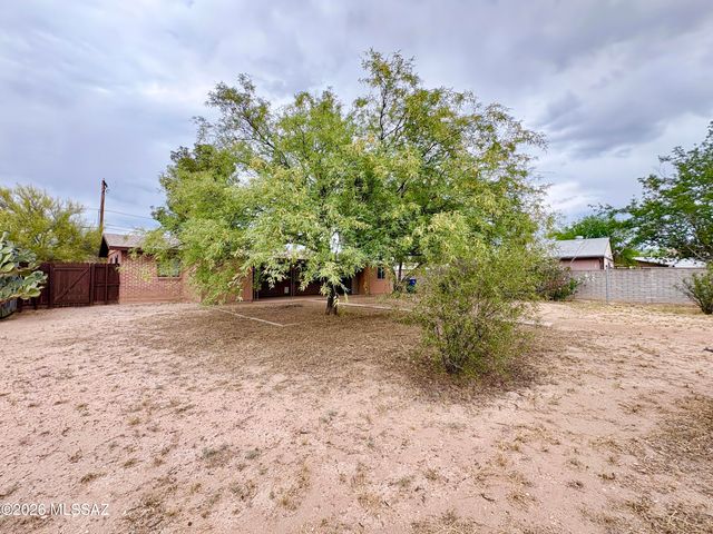 6060 E 2nd Street, Tucson, AZ 85711