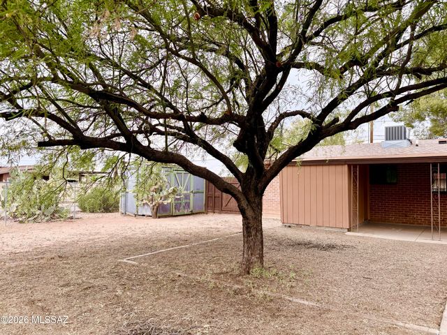 6060 E 2nd Street, Tucson, AZ 85711