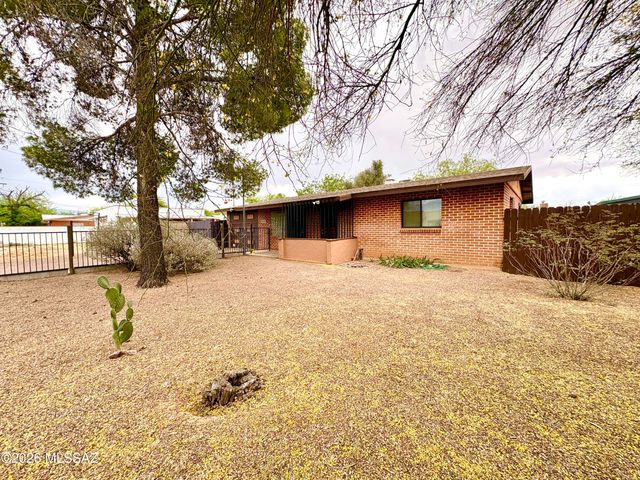 6060 E 2nd Street, Tucson, AZ 85711