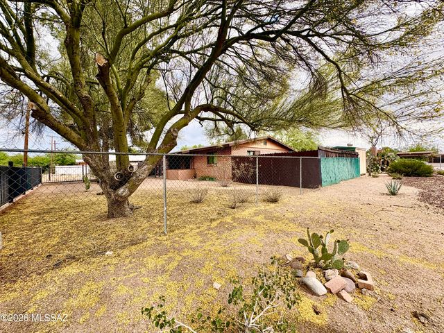 6060 E 2nd Street, Tucson, AZ 85711