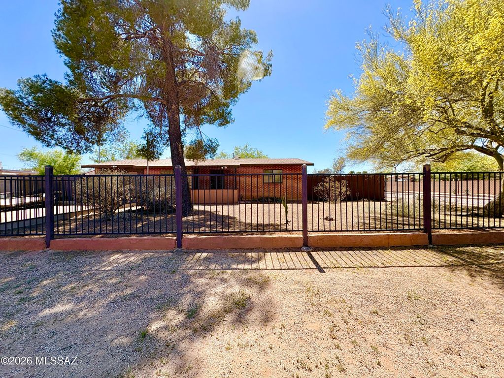 6060 E 2nd Street, Tucson, AZ 85711