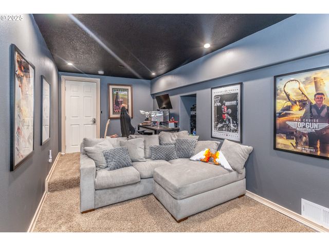 33102 FELISHA Way, Scappoose, OR 97056