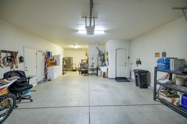 251 Fay Ct, Oakdale, CA 95361