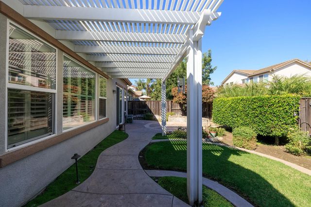 251 Fay Ct, Oakdale, CA 95361
