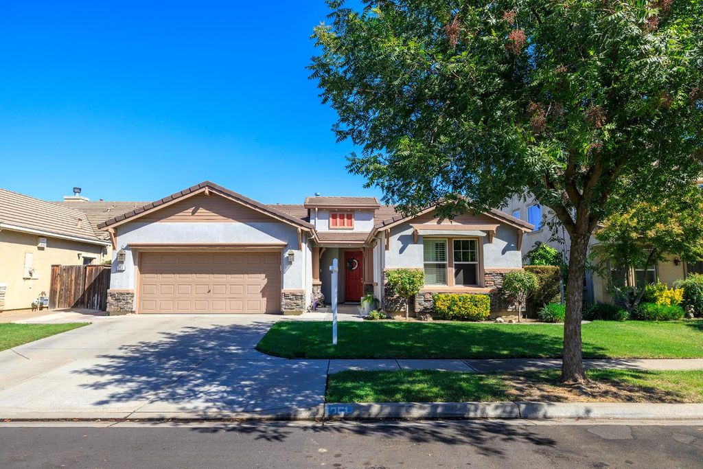251 Fay Ct, Oakdale, CA 95361