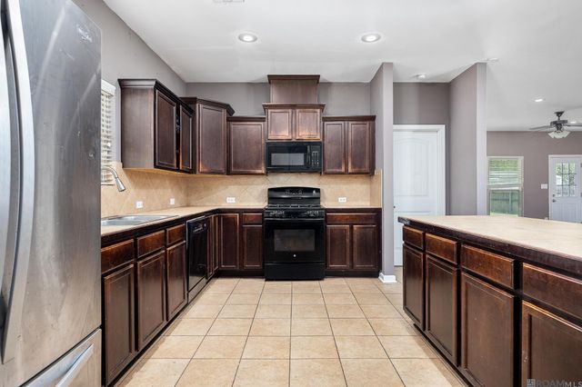 23288 Conifer Dr, Denham Springs, LA 70726