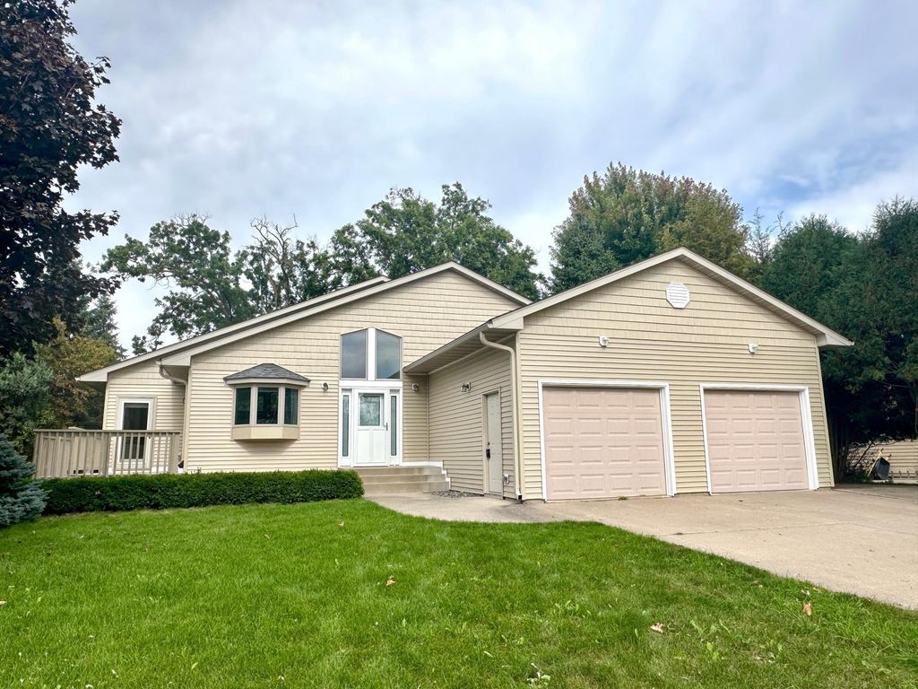 732 Hi Park Avenue, Red Wing, MN 55066