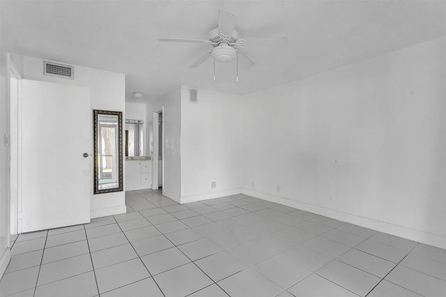 5860 NW 44th Street 111, Lauderhill, FL 33319
