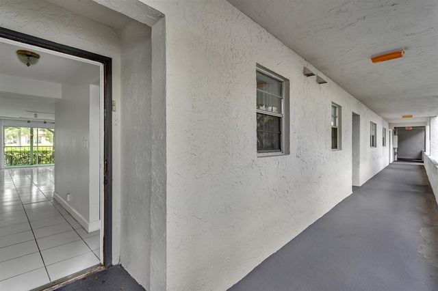 5860 NW 44th Street 111, Lauderhill, FL 33319