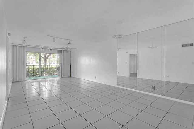 5860 NW 44th Street 111, Lauderhill, FL 33319