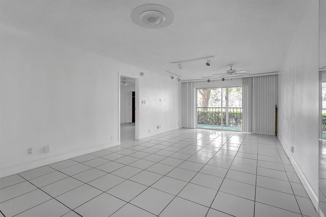 5860 NW 44th Street 111, Lauderhill, FL 33319