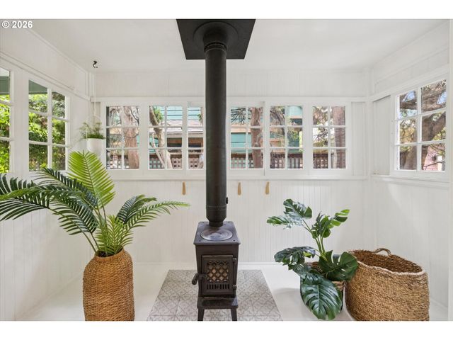 3218 S WATER Ave, Portland, OR 97239