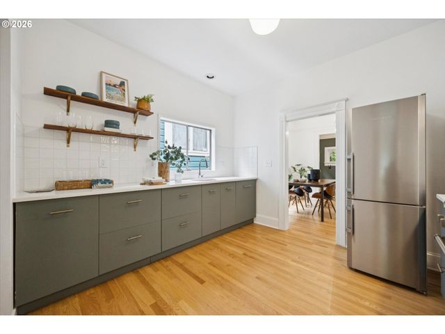 3218 S WATER Ave, Portland, OR 97239