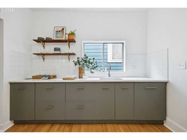 3218 S WATER Ave, Portland, OR 97239