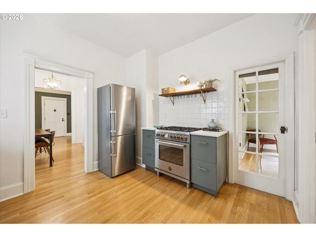 3218 S WATER Ave, Portland, OR 97239