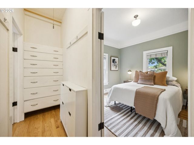 3218 S WATER Ave, Portland, OR 97239