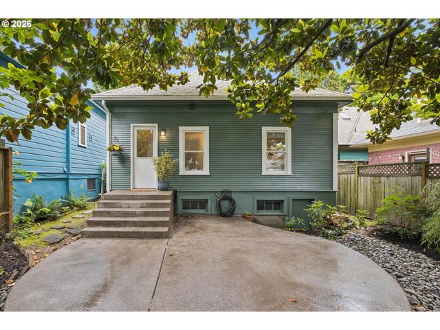 3218 S WATER Ave, Portland, OR 97239