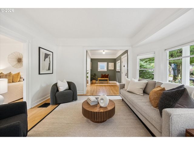 3218 S WATER Ave, Portland, OR 97239