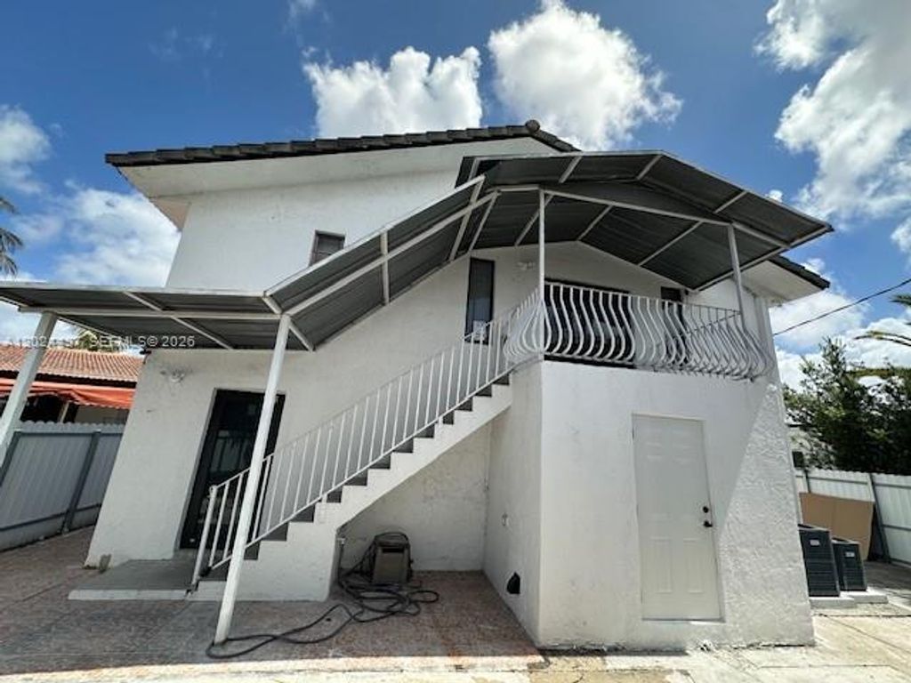 11870 SW 5th Street B, Miami, FL 33184