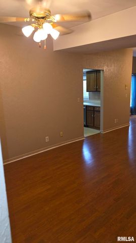 6831 N FROSTWOOD Parkway, Peoria, IL 61615