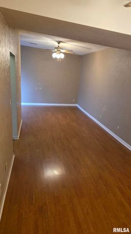 6831 N FROSTWOOD Parkway, Peoria, IL 61615