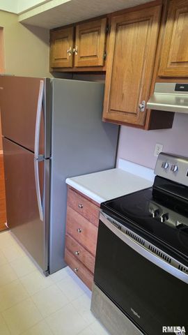 6831 N FROSTWOOD Parkway, Peoria, IL 61615