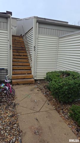 6831 N FROSTWOOD Parkway, Peoria, IL 61615