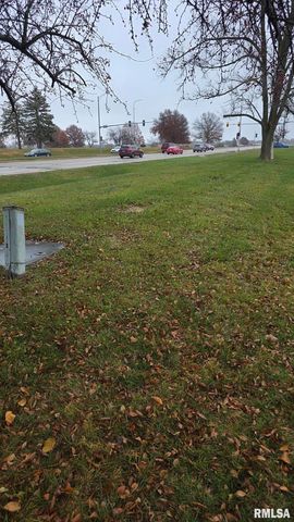 6831 N FROSTWOOD Parkway, Peoria, IL 61615