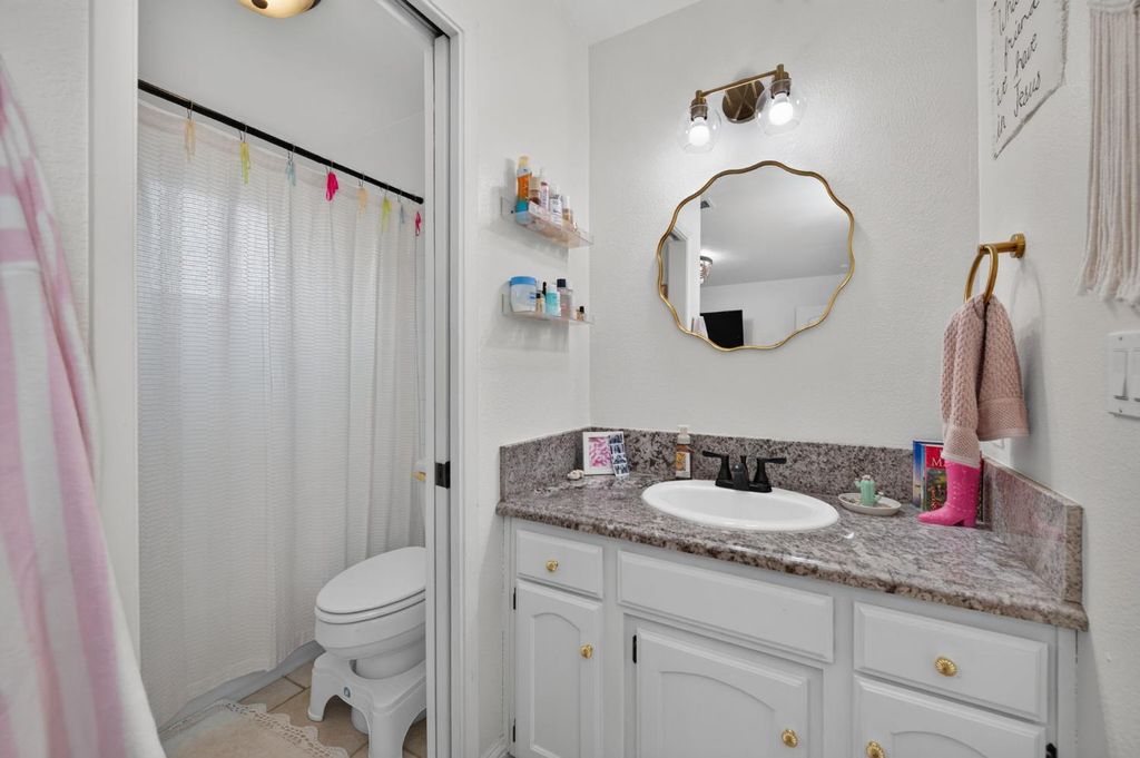 Image 27 of property listing at 9365 N Archie Avenue, Fresno, CA 93720
