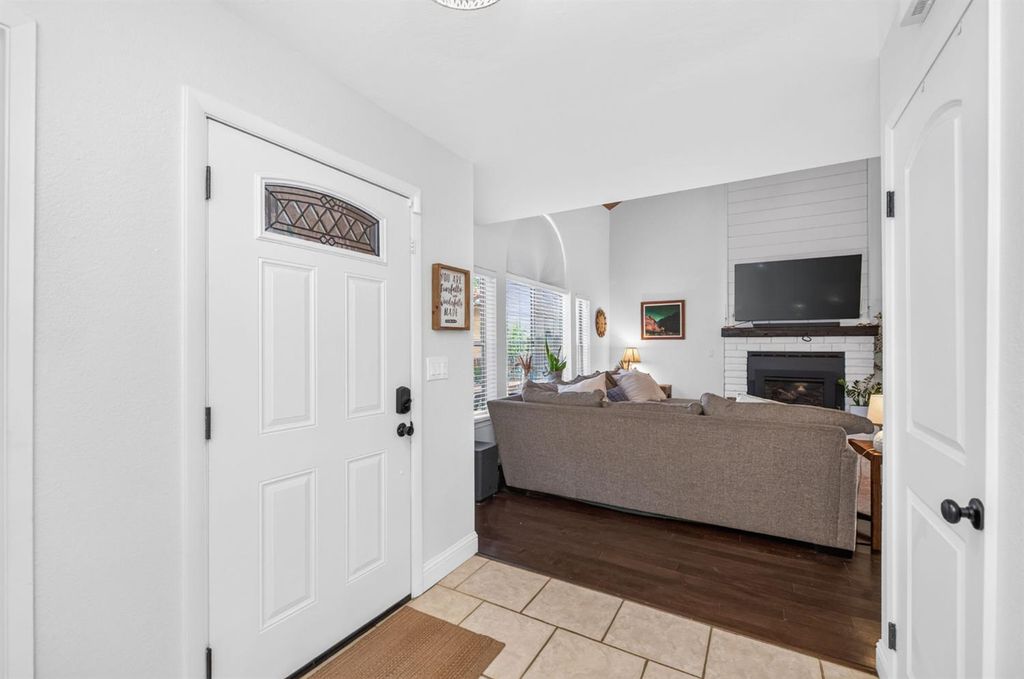 Image 5 of property listing at 9365 N Archie Avenue, Fresno, CA 93720