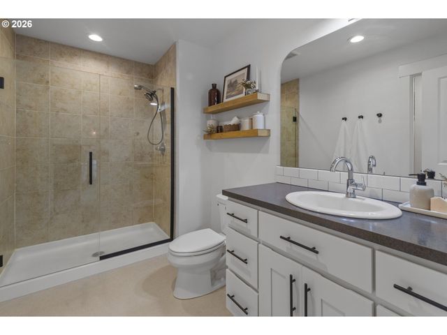 143 W CHRISTY Ct, Yacolt, WA 98675