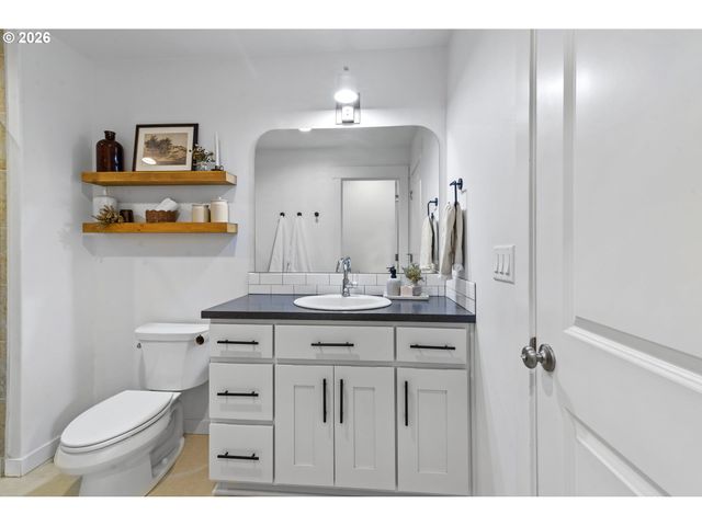 143 W CHRISTY Ct, Yacolt, WA 98675