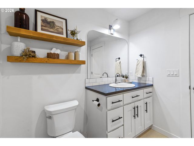 143 W CHRISTY Ct, Yacolt, WA 98675