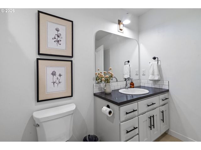 143 W CHRISTY Ct, Yacolt, WA 98675