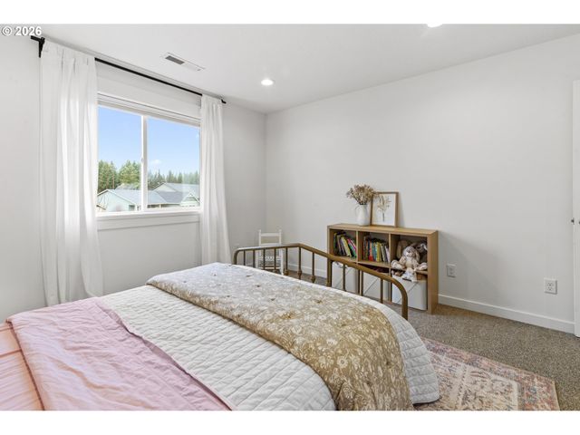 143 W CHRISTY Ct, Yacolt, WA 98675