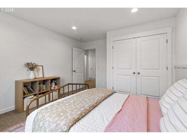 143 W CHRISTY Ct, Yacolt, WA 98675