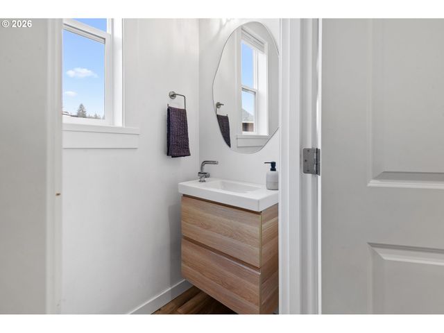 143 W CHRISTY Ct, Yacolt, WA 98675