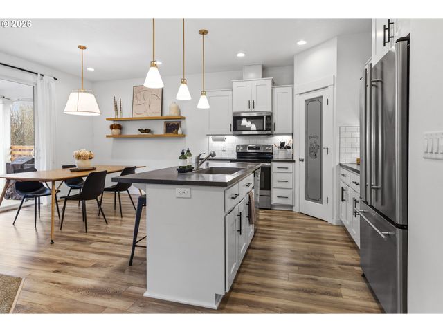 143 W CHRISTY Ct, Yacolt, WA 98675