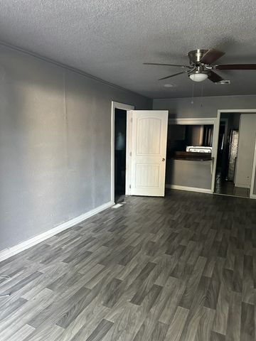 1004 N Delaware Avenue, Tulsa, OK 74110